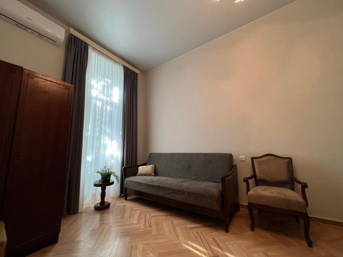 Lola Apartment *